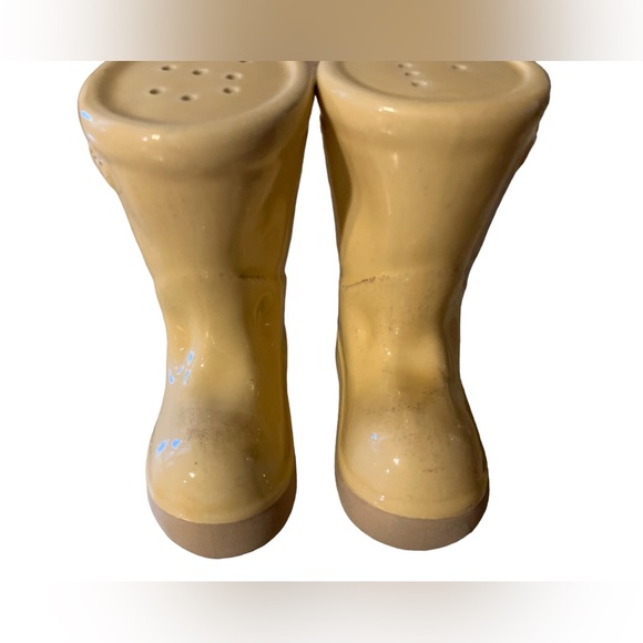 Pottery Barn Rain boot salt and pepper shakers yellow - Picture 7 of 7